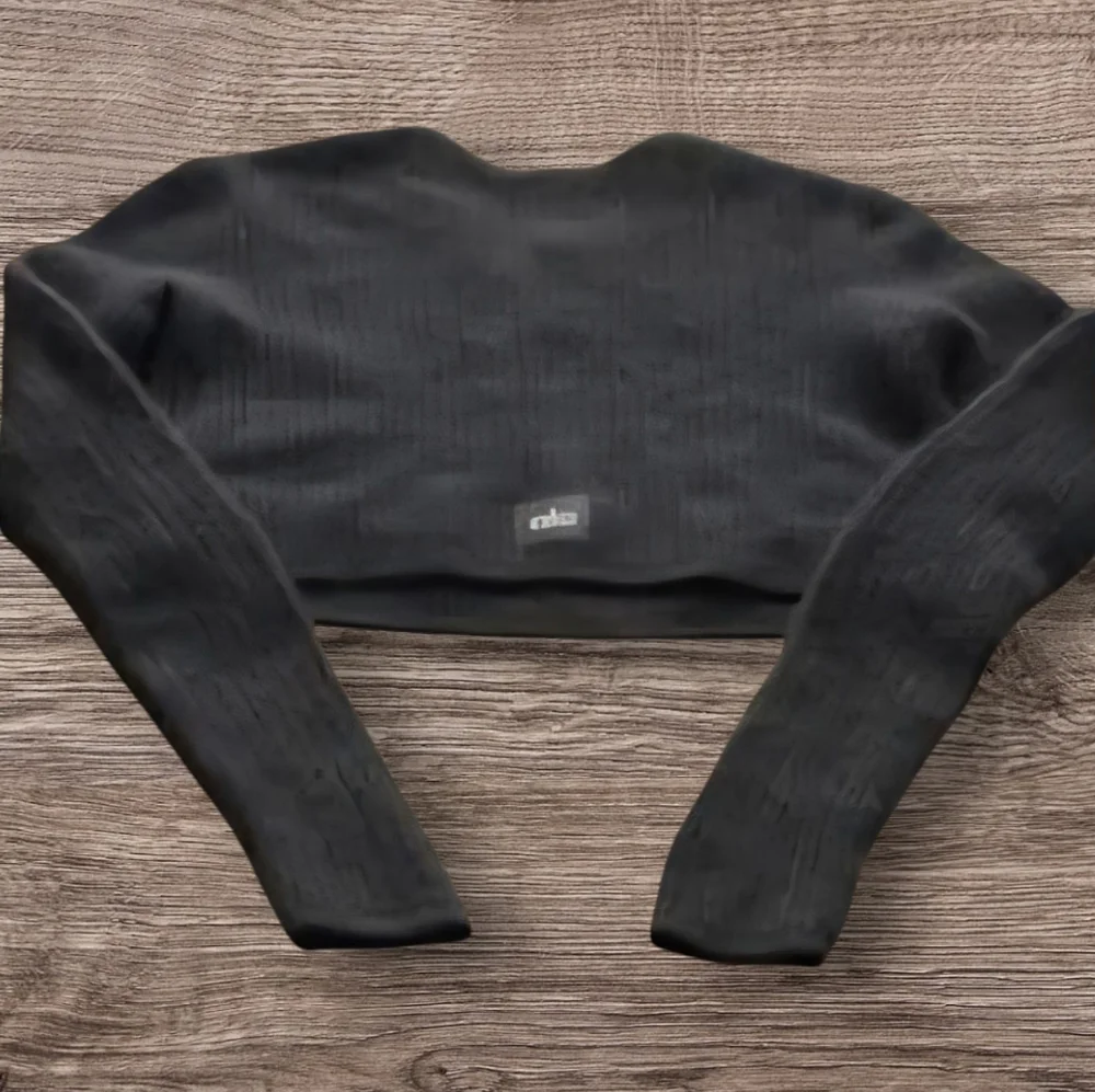 Alo Yoga Cashmere Plush Waffle Cropped Long Sleeve Sweater in Black  sz XS